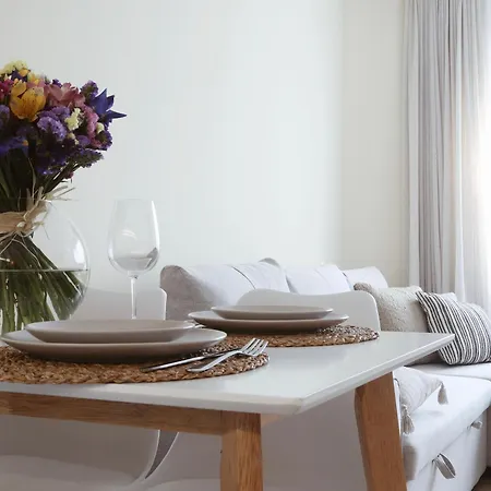아파트 Cozy Near The *